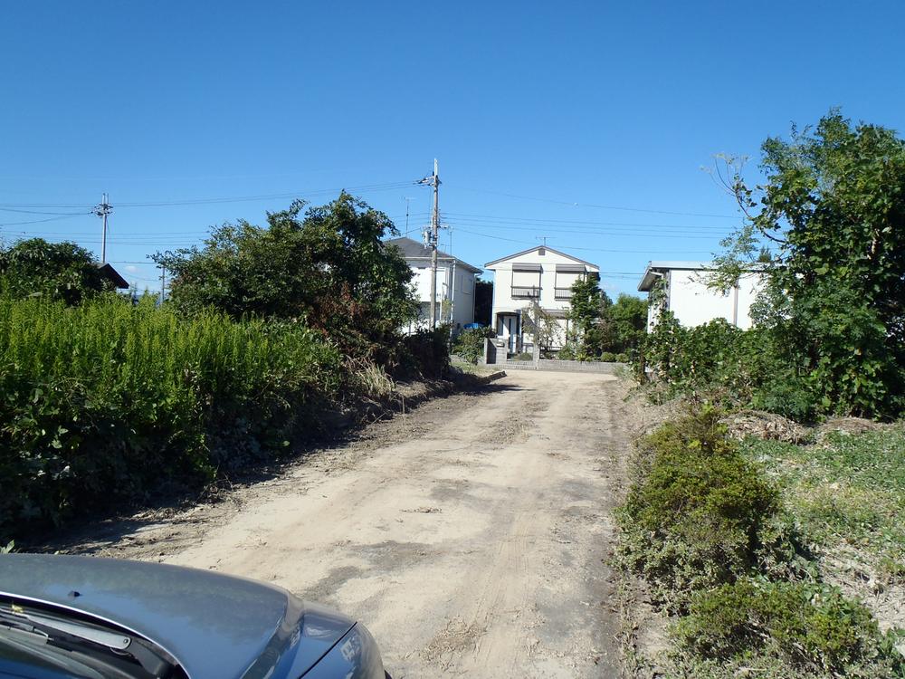 Local photos, including front road. Local (11 May 2013) Shooting