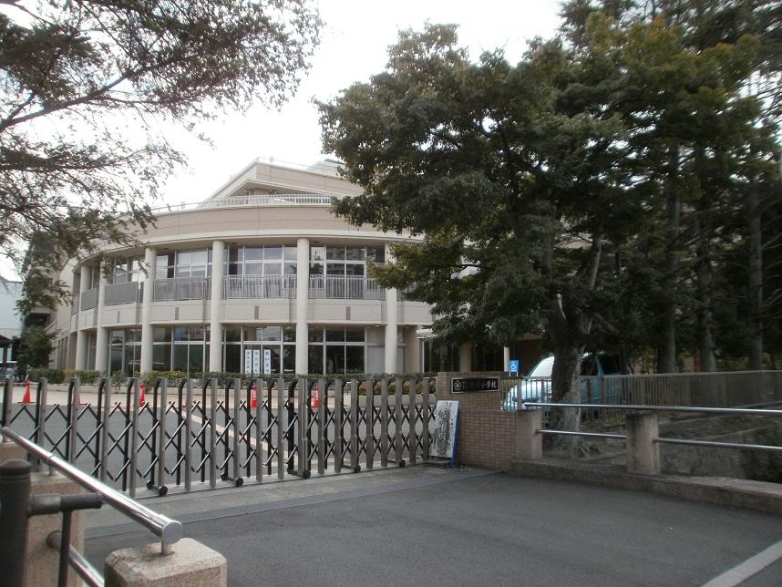 Primary school. Yasu Municipal Yasu to elementary school 1303m
