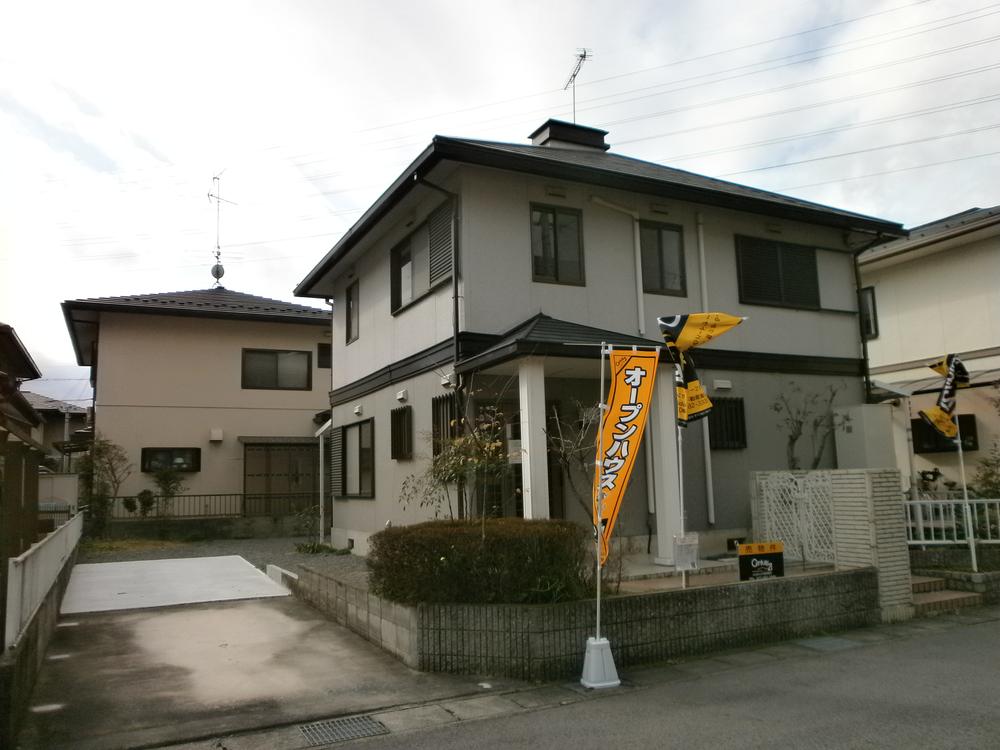 Local appearance photo. Local (12 May 2013) Shooting