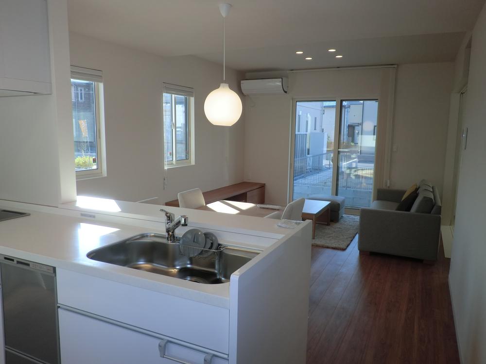 Kitchen. 127 No. land kitchen