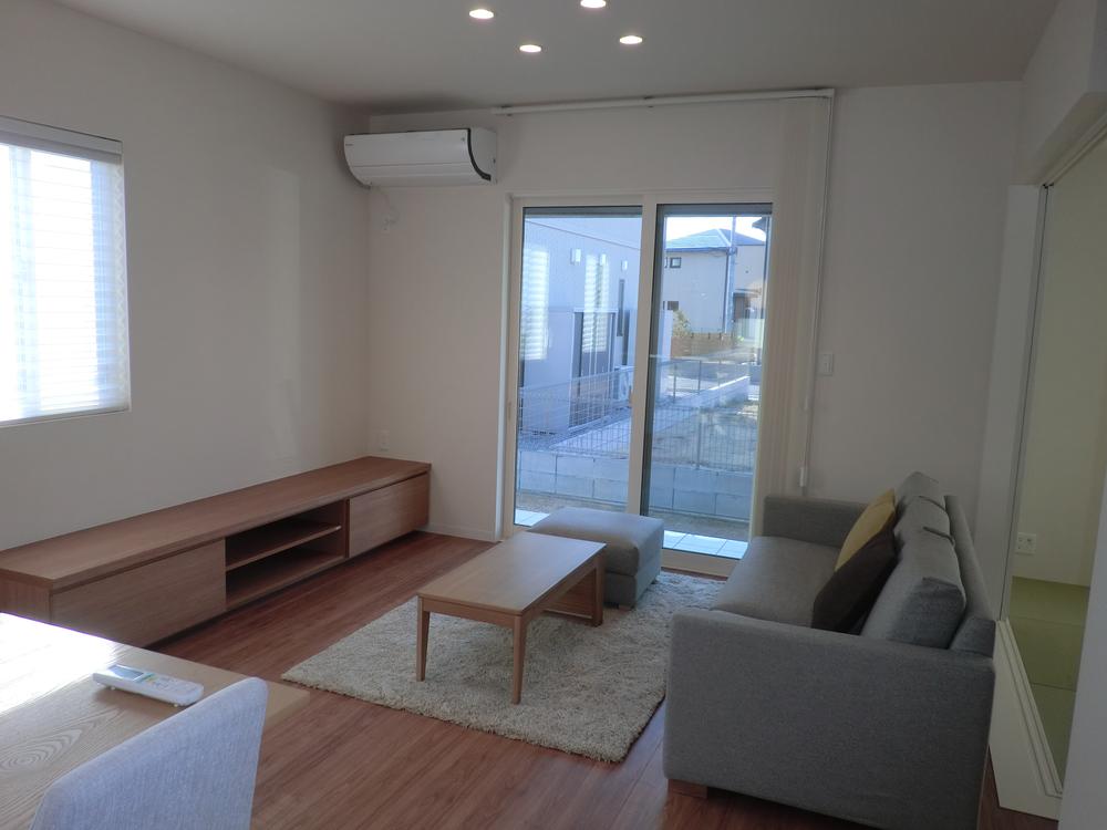 Living. 127 No. land living