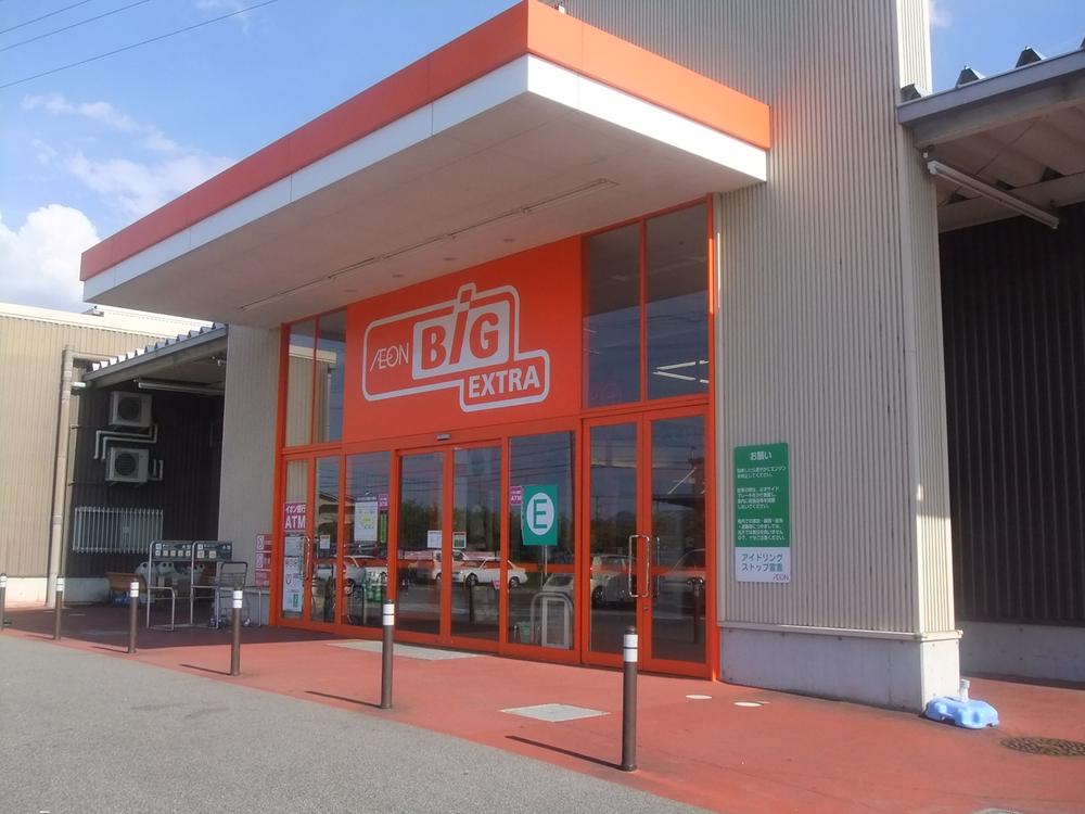 Shopping centre. 2400m until the ion Town Yasu