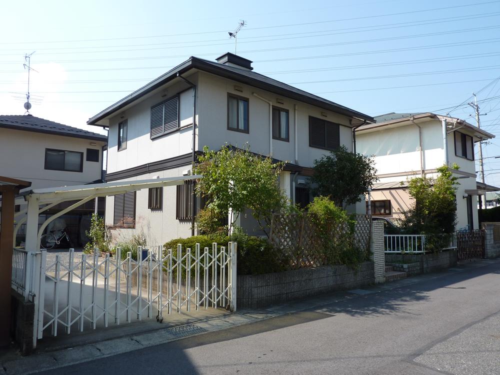 Local appearance photo. Local (11 May 2012) shooting