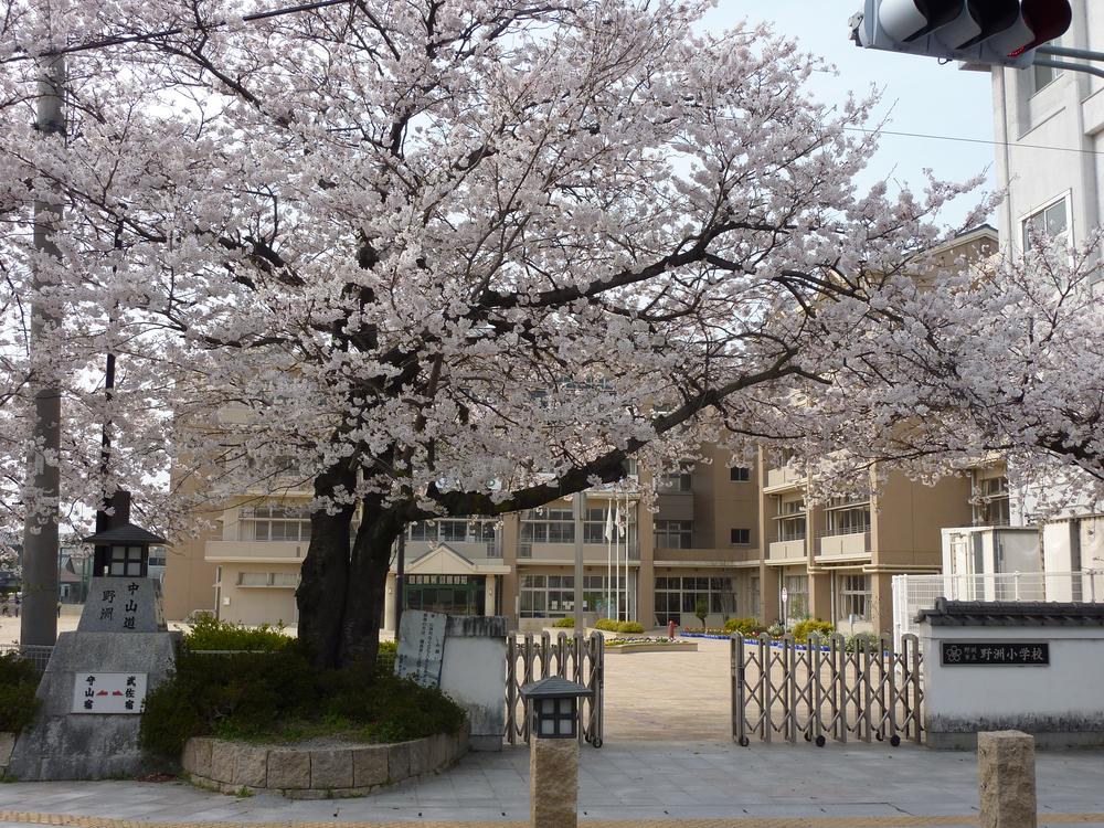 Primary school. Yasu to elementary school 1330m