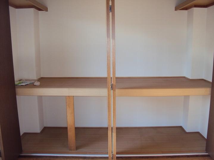 Living. Living storage