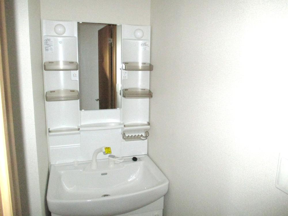 Wash basin, toilet