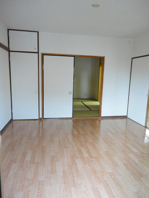 Other room space. Nanyang room