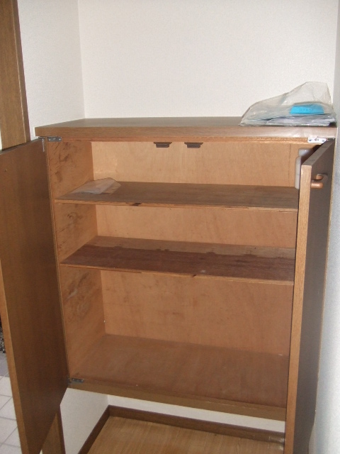 Entrance. Cupboard