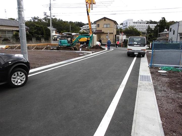 Local photos, including front road. Construction before the front road and local photo