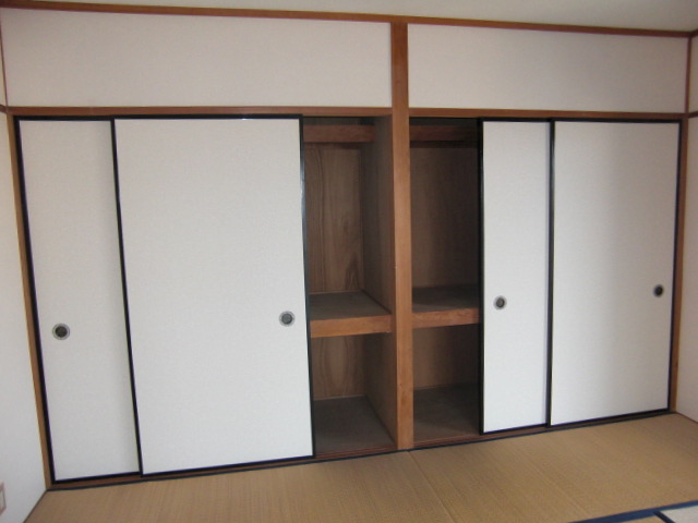 Other. Closet 2 between