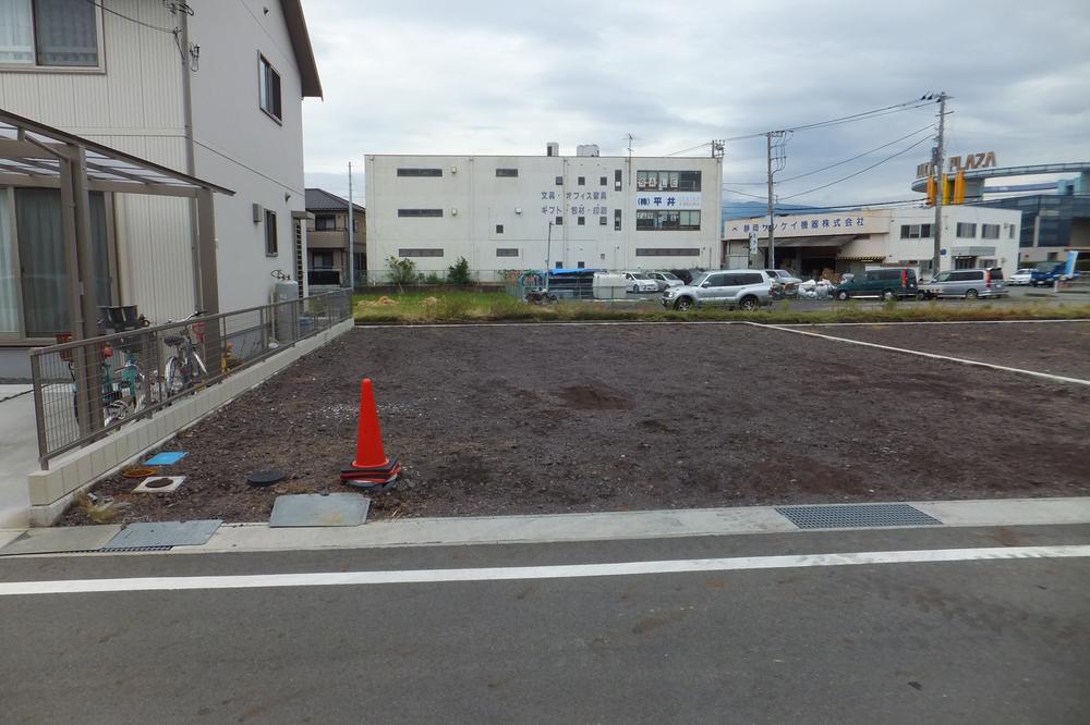 Local land photo.  ■ The camera position is <front>. Road is facing the south side of the site. 