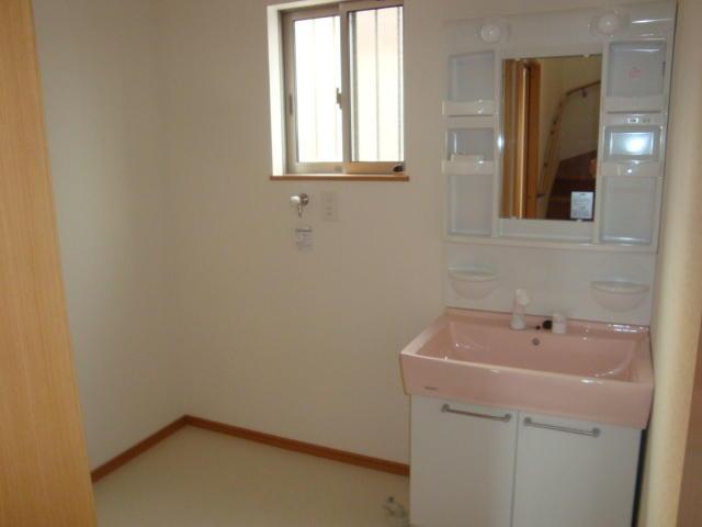 Wash basin, toilet