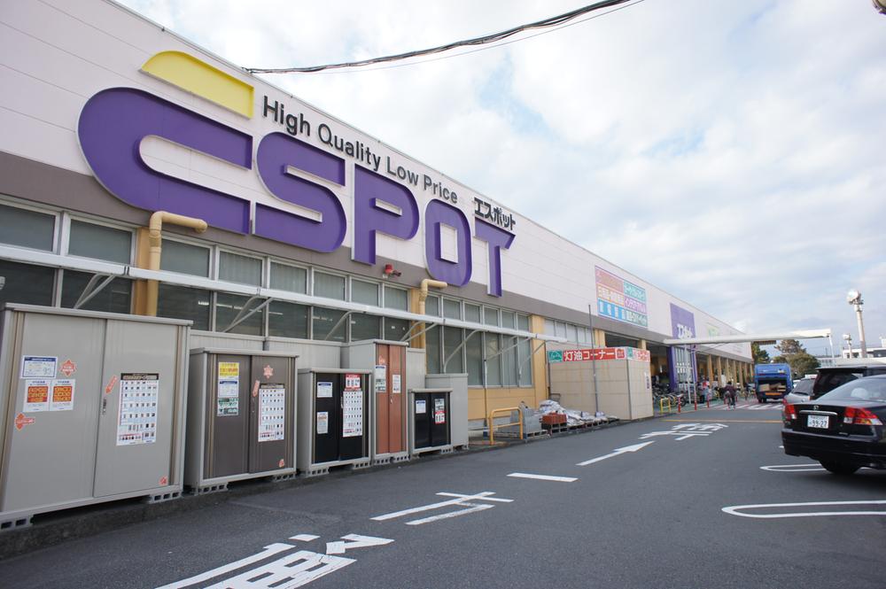 Supermarket. Until Espot 900m walk 12 minutes