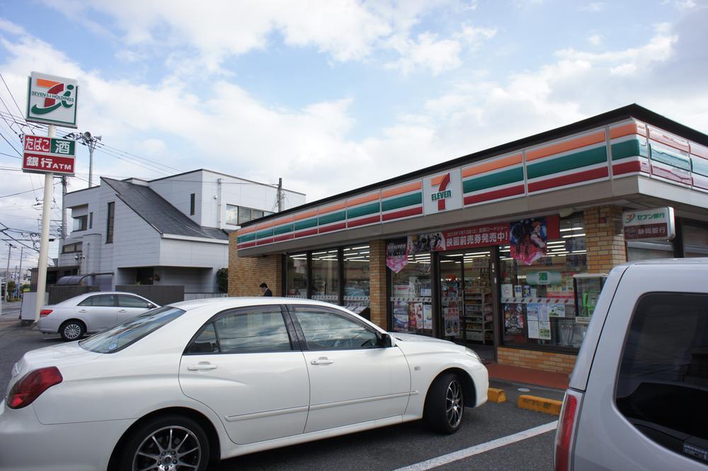 Convenience store. Seven-Eleven to 750m walk 10 minutes
