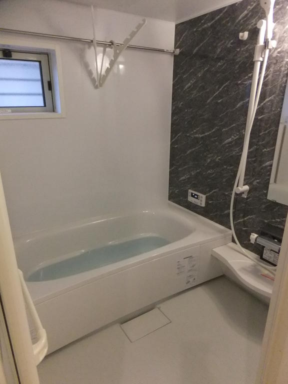 Bath. Let's take the fatigue of the day with a wide bath!