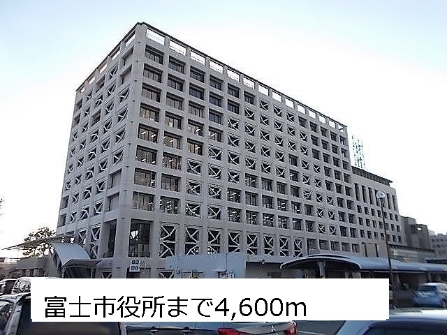 Government office. 4600m until the Fuji City Hall (government office)