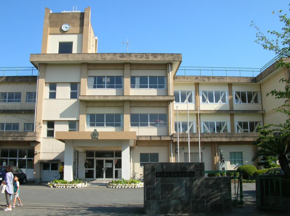 Primary school. Until Fuji Minami Elementary School 1100m walk 14 minutes