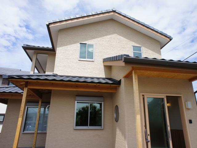 Local appearance photo. Calm Japanese-style residential building