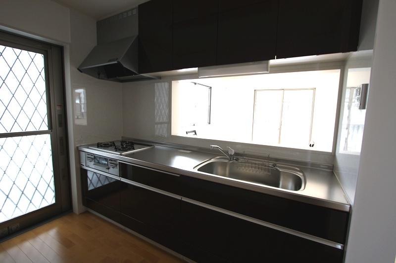 Kitchen. Gas prices you pay in energy-saving high-efficiency water heaters and energy-saving gas stove! 