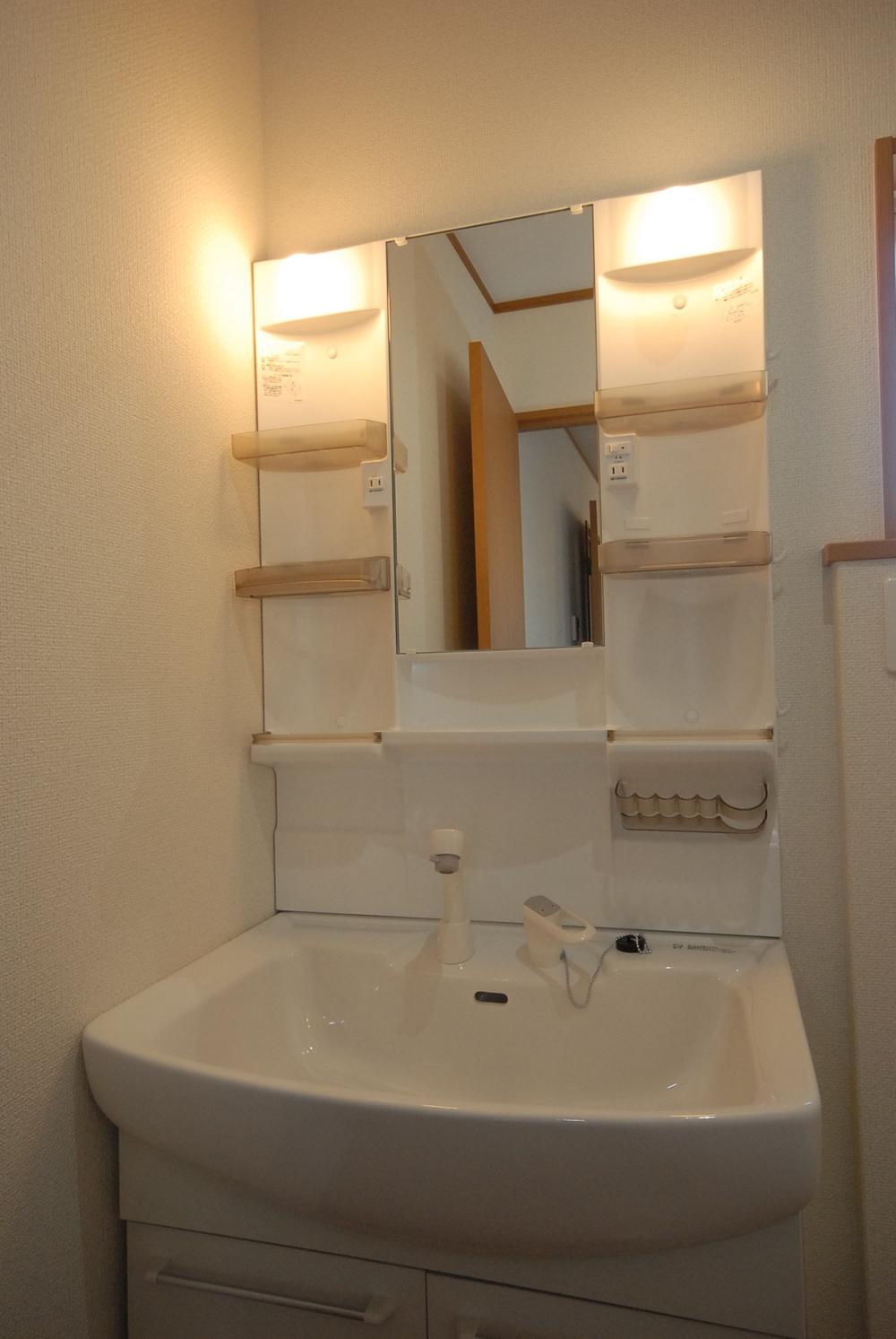 Wash basin, toilet