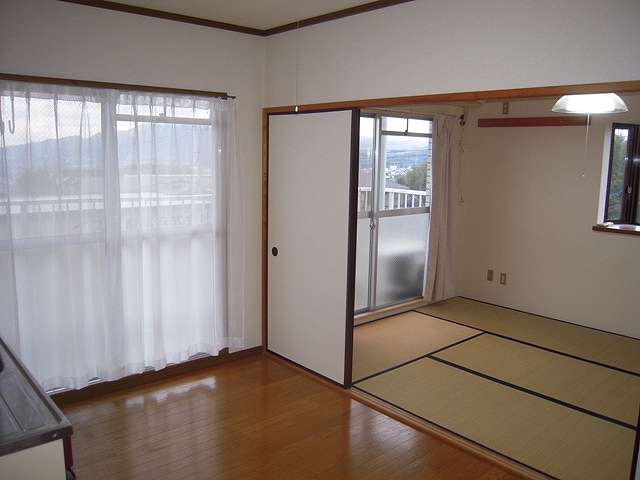 Living and room. ※ There is no bay window