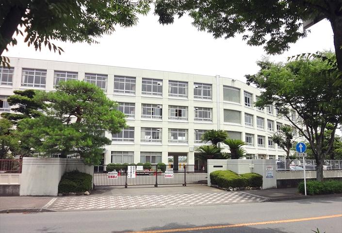 Primary school. Fujieda Municipal Takas to elementary school 1300m
