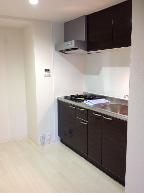 Kitchen. Second floor ・ 4 floor panel is red