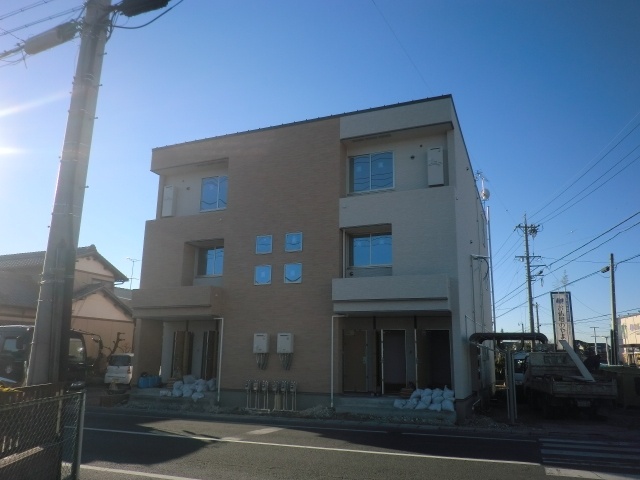 Building appearance. It is a photograph of under construction.