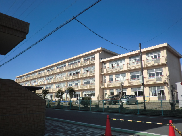 Primary school. Kitahama to North Elementary School (Elementary School) 859m