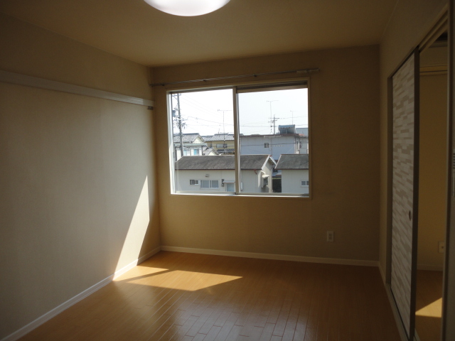 Living and room. East side Western-style