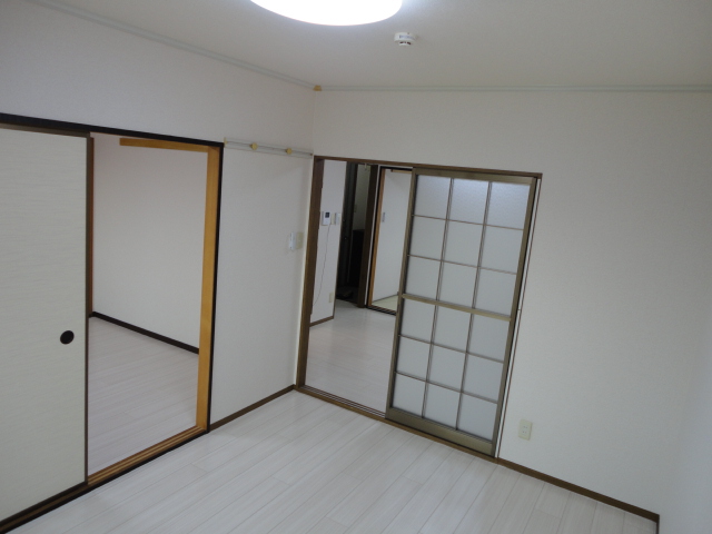 Living and room. Southeast side Western style room