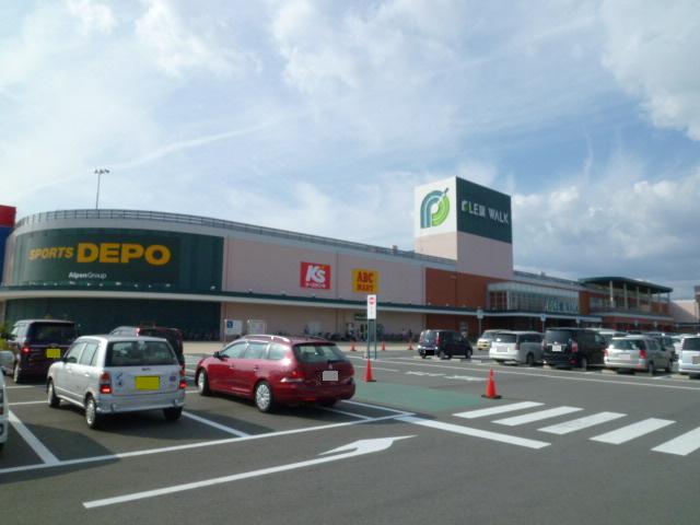 Shopping centre. Pre-leaf walk Hamakita until the (shopping center) 1500m