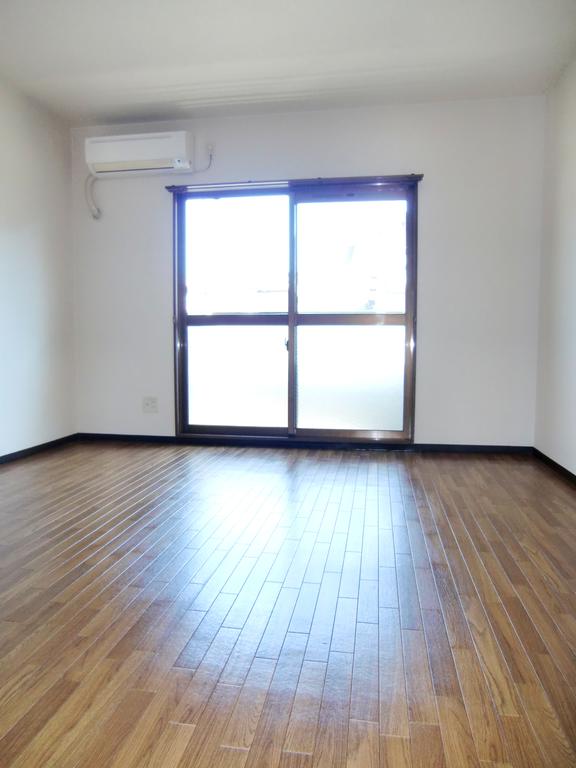 Living and room. Western-style room 8 pledge