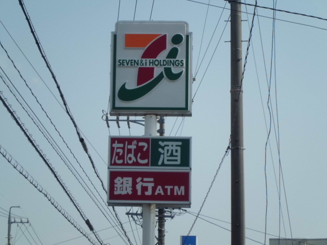 Convenience store. 750m to Seven-Eleven (convenience store)