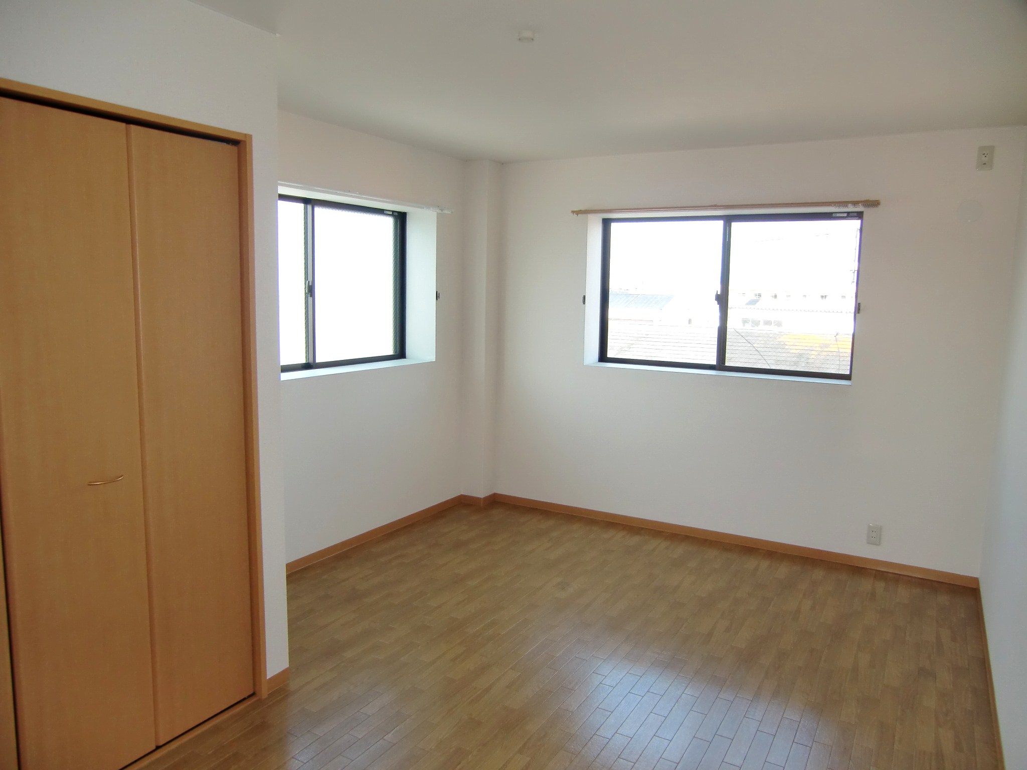 Living and room. ☆ Western style room ☆ Two-sided lighting