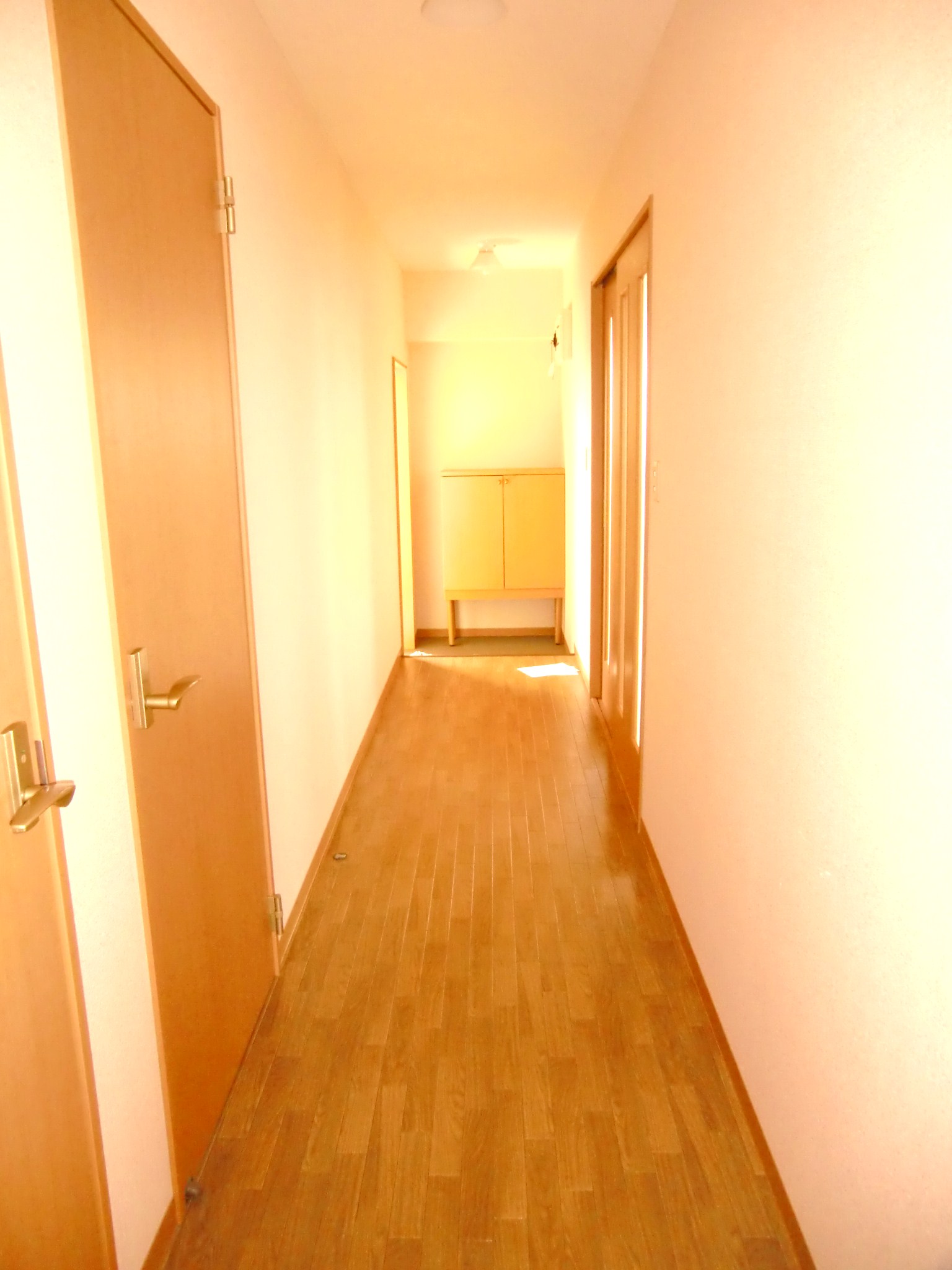 Entrance. ☆ Corridor ☆ You can not see the room from the front door