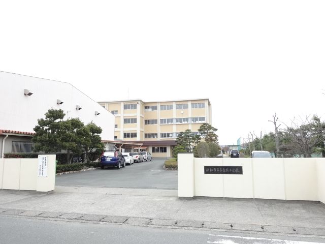 Primary school. Municipal AzukaSusumukita up to elementary school (elementary school) 1500m