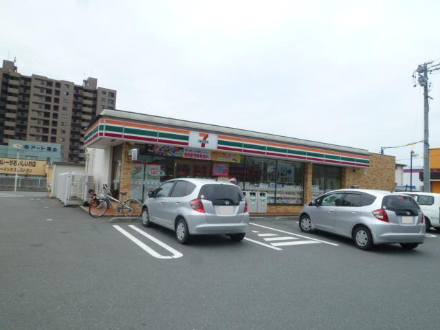 Convenience store. Seven-Eleven Hamamatsu Sasagase store up (convenience store) 385m