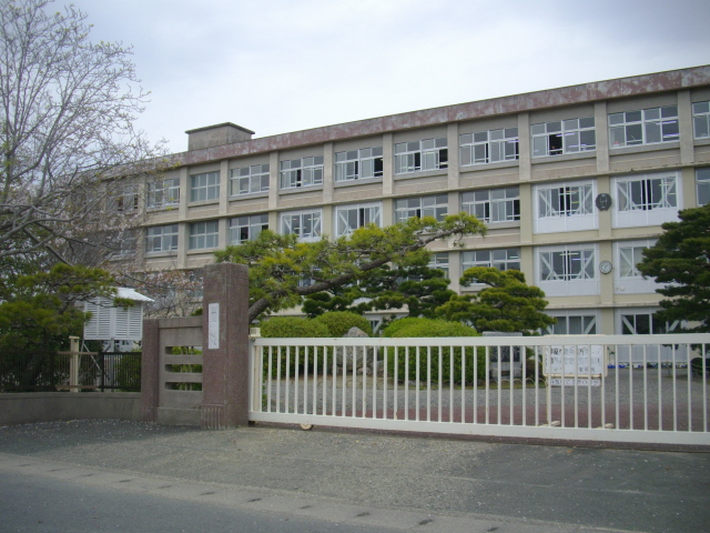 Primary school. AzukaSusumu up to elementary school (elementary school) 1600m