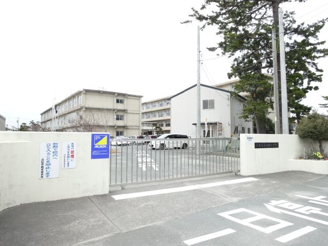 Primary school. 620m up to municipal Wada elementary school (elementary school)