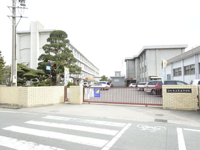 Junior high school. Municipal Tenryu until junior high school (junior high school) 710m