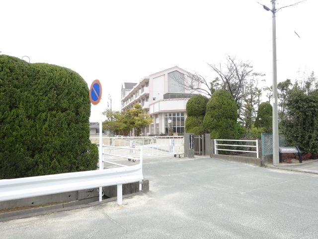 Junior high school. Municipal Maruzuka until junior high school (junior high school) 2000m