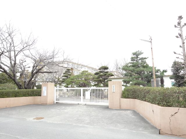 Junior high school. Municipal AzukaSusumu until junior high school (junior high school) 560m