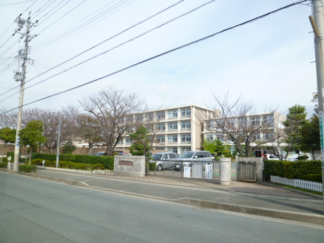 Primary school. 977m Aoi until the hill elementary school (elementary school)