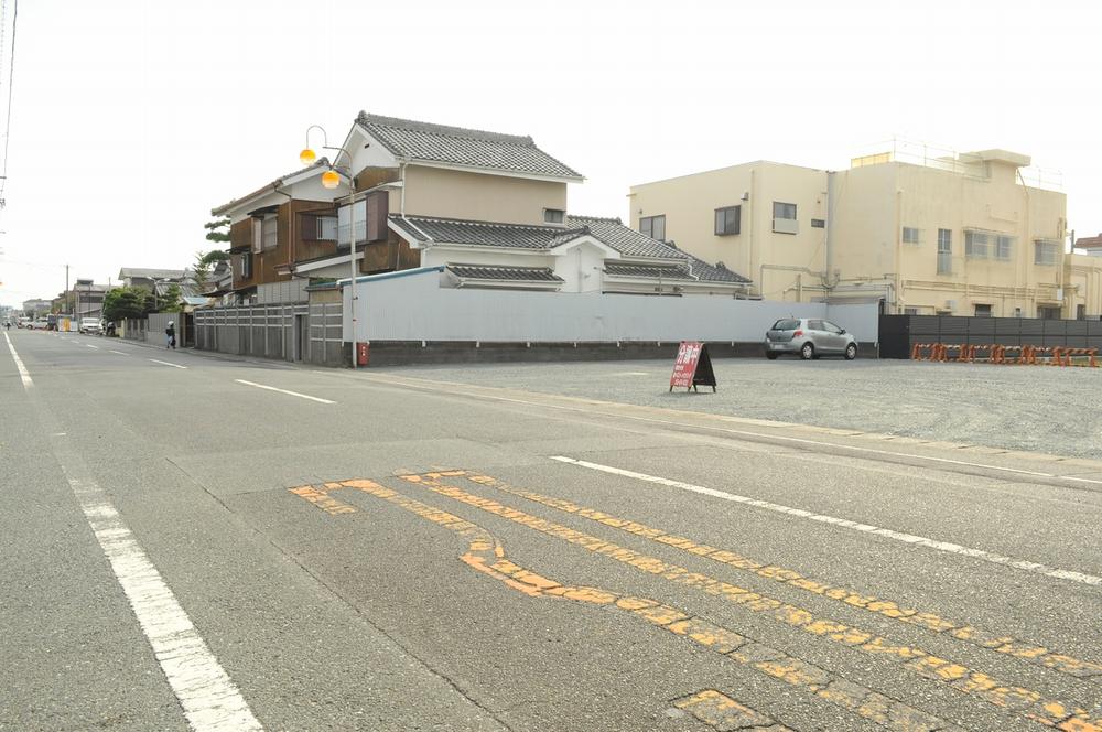 Local front road. (September 2013 shooting)