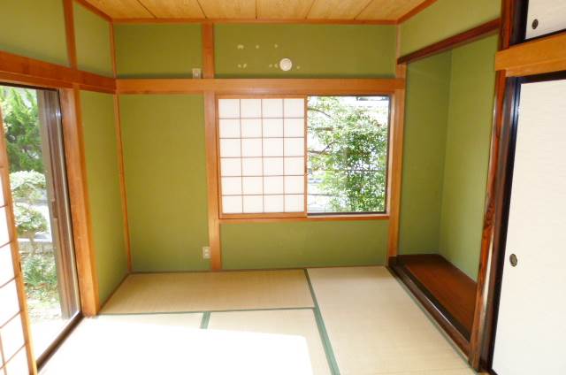 Other room space. First floor Japanese-style room 6 quires is with alcove