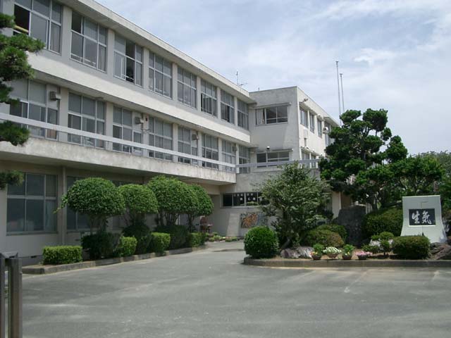 Junior high school. 600m to the Hamamatsu Municipal Shijimizuka junior high school (junior high school)