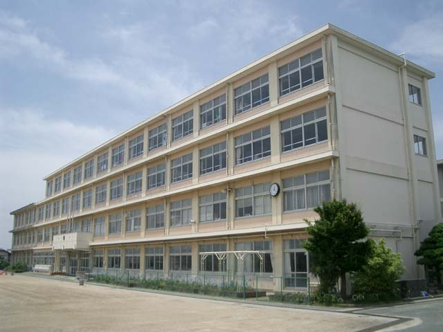 Primary school. 1400m to the Hamamatsu Municipal Hirosawa elementary school (elementary school)