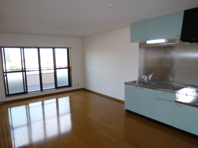 Living and room. LDK13.5 Pledge. Flooring