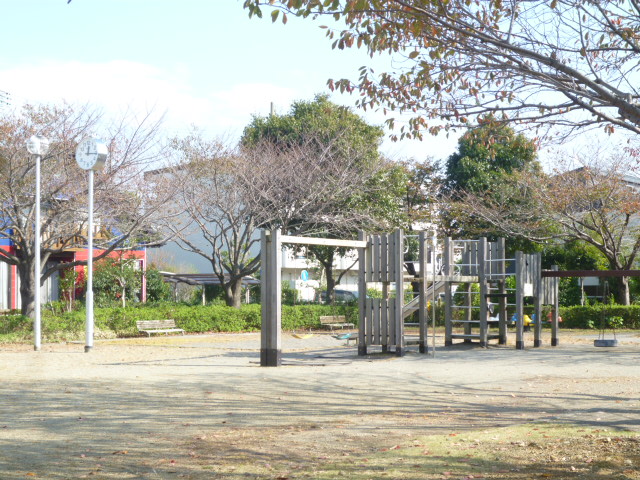 park. 166m to Takaoka Sakura Park (park)